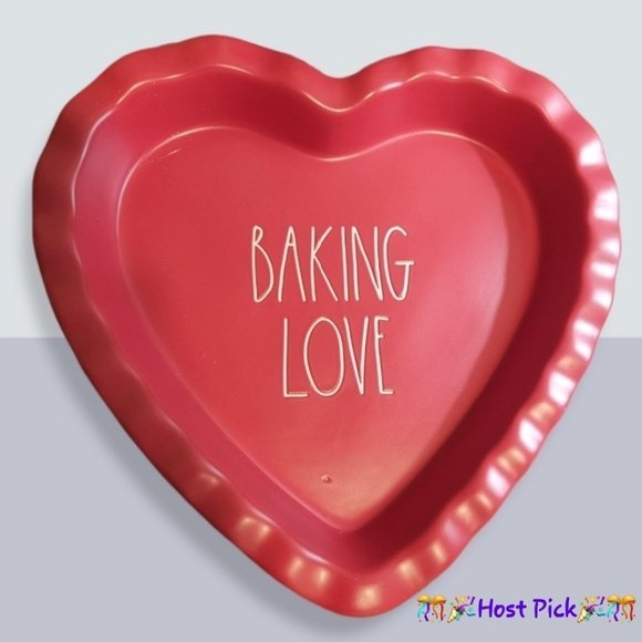 NIB Rae Dunn Baking Love Heart Baker